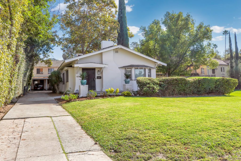 Photo of 1562 N Lake Avenue, Pasadena, CA 91104