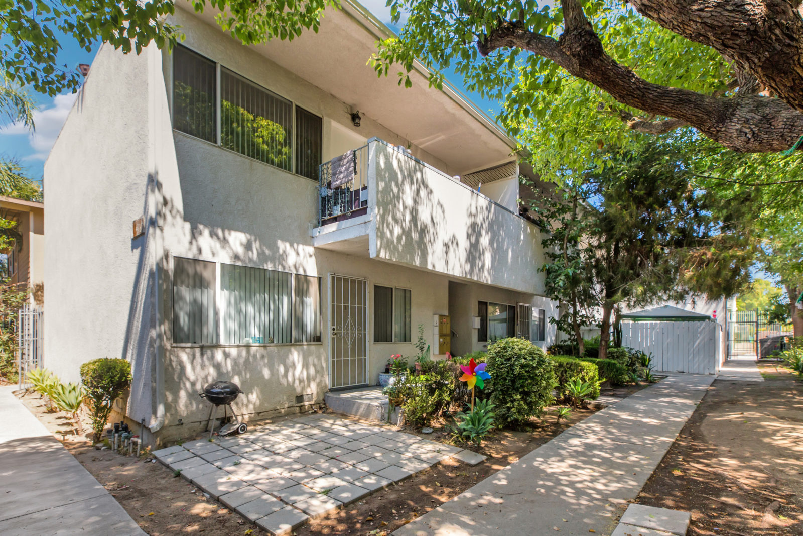 17951 Roscoe Blvd, Northridge, CA 91325 Donald La Realty